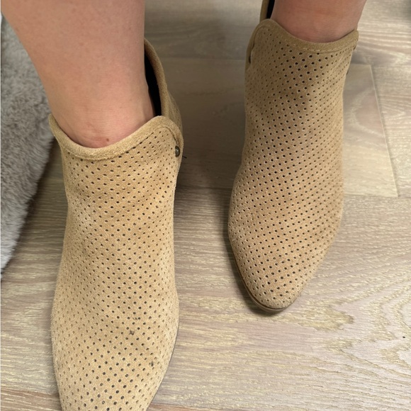 Adam Tucker by me too tan size 9 - Picture 2 of 8